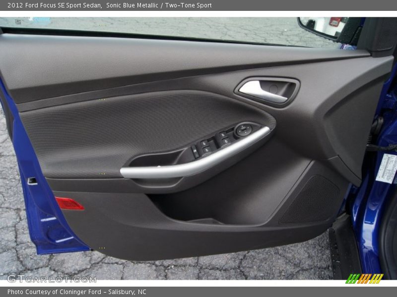 Sonic Blue Metallic / Two-Tone Sport 2012 Ford Focus SE Sport Sedan