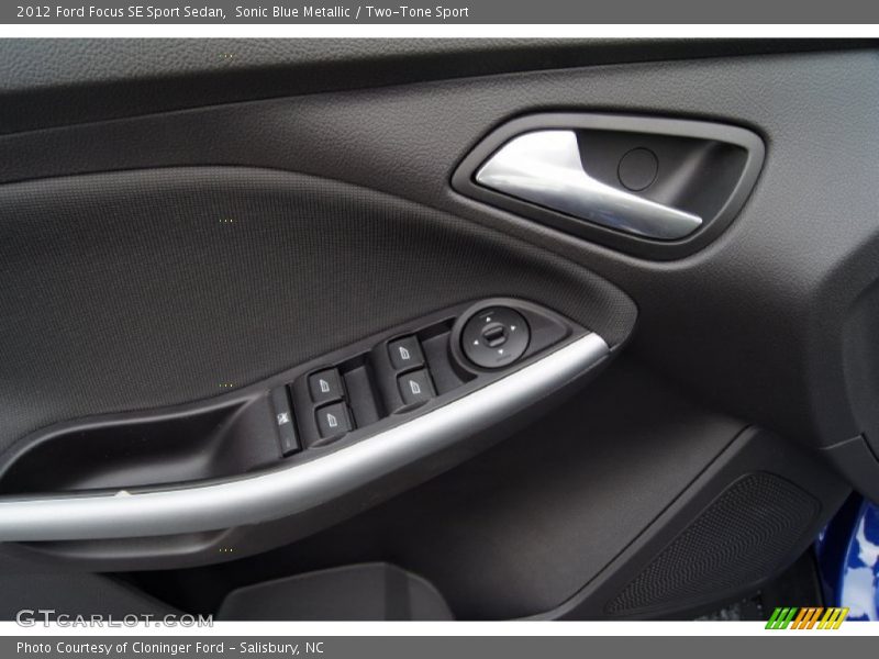 Sonic Blue Metallic / Two-Tone Sport 2012 Ford Focus SE Sport Sedan