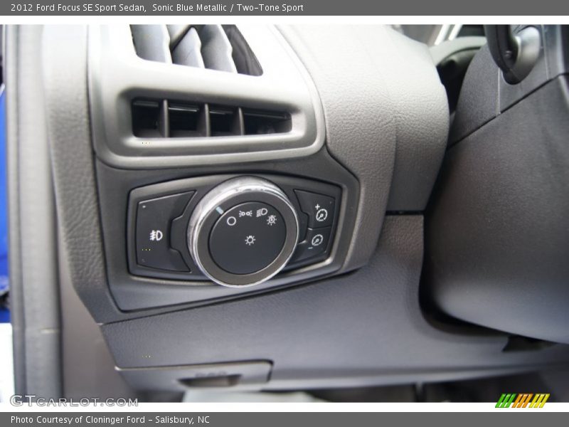 Sonic Blue Metallic / Two-Tone Sport 2012 Ford Focus SE Sport Sedan
