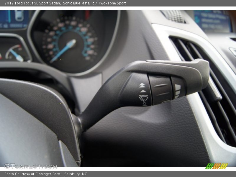 Sonic Blue Metallic / Two-Tone Sport 2012 Ford Focus SE Sport Sedan