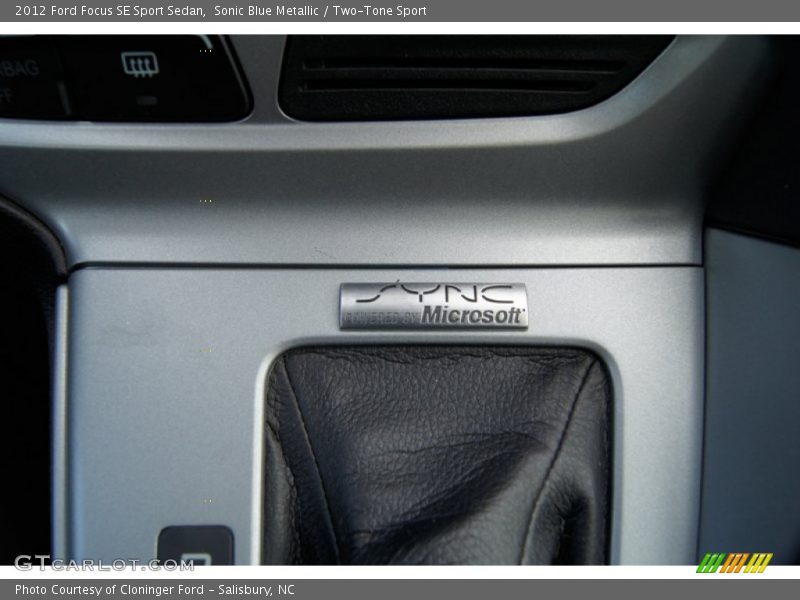 Sonic Blue Metallic / Two-Tone Sport 2012 Ford Focus SE Sport Sedan