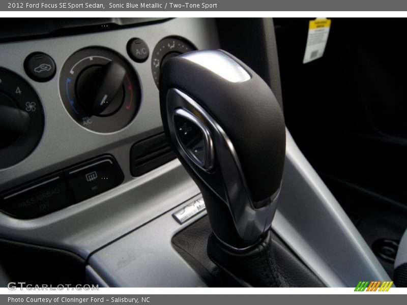 Sonic Blue Metallic / Two-Tone Sport 2012 Ford Focus SE Sport Sedan