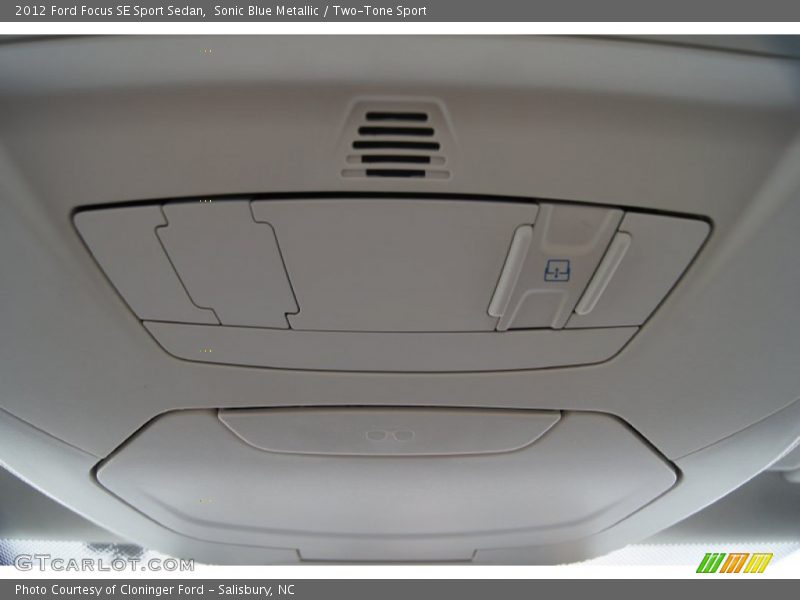 Sonic Blue Metallic / Two-Tone Sport 2012 Ford Focus SE Sport Sedan