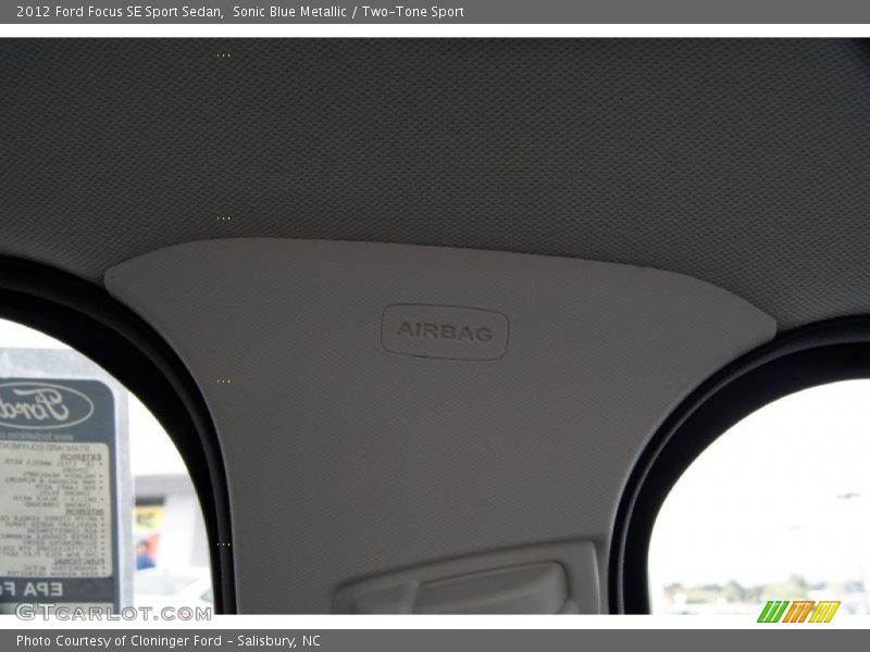 Sonic Blue Metallic / Two-Tone Sport 2012 Ford Focus SE Sport Sedan