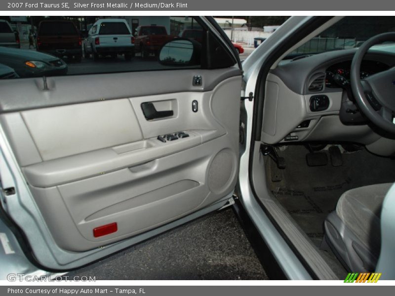 Silver Frost Metallic / Medium/Dark Flint 2007 Ford Taurus SE