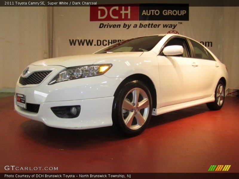 Super White / Dark Charcoal 2011 Toyota Camry SE