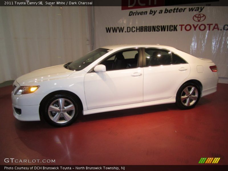 Super White / Dark Charcoal 2011 Toyota Camry SE