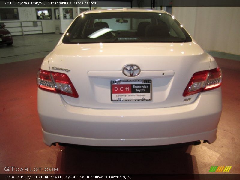 Super White / Dark Charcoal 2011 Toyota Camry SE