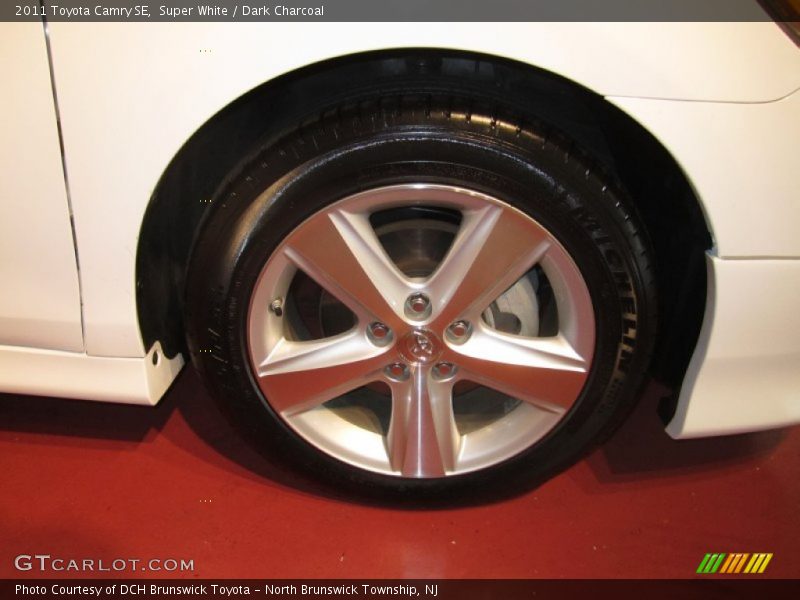 Super White / Dark Charcoal 2011 Toyota Camry SE