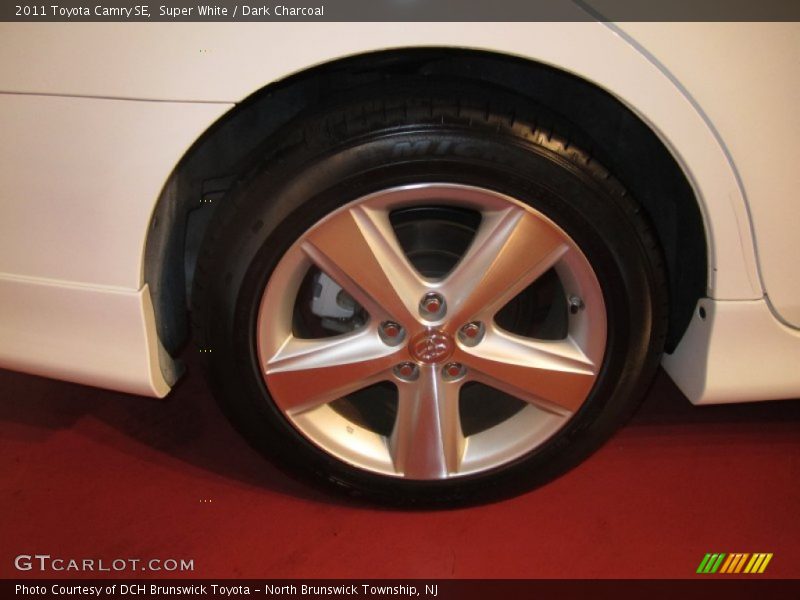 Super White / Dark Charcoal 2011 Toyota Camry SE