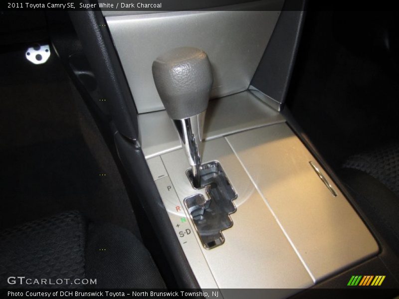 Super White / Dark Charcoal 2011 Toyota Camry SE