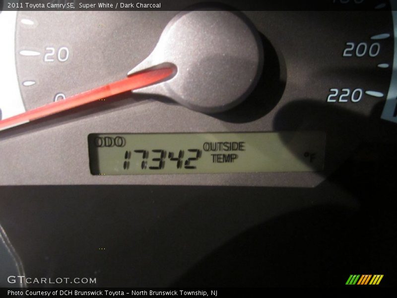 Super White / Dark Charcoal 2011 Toyota Camry SE