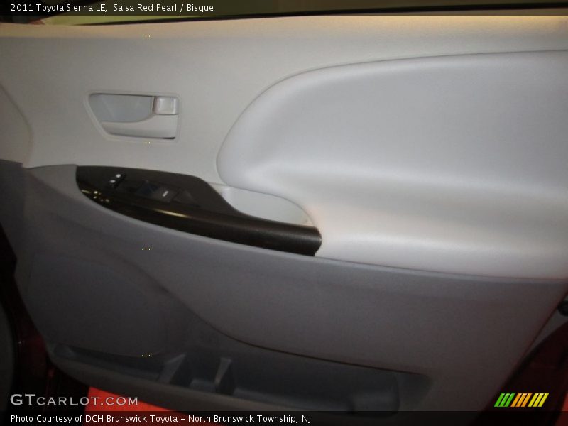Salsa Red Pearl / Bisque 2011 Toyota Sienna LE