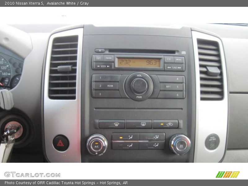 Avalanche White / Gray 2010 Nissan Xterra S