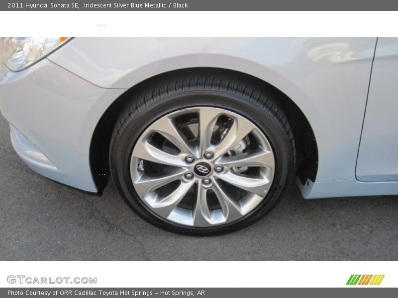 Iridescent Silver Blue Metallic / Black 2011 Hyundai Sonata SE