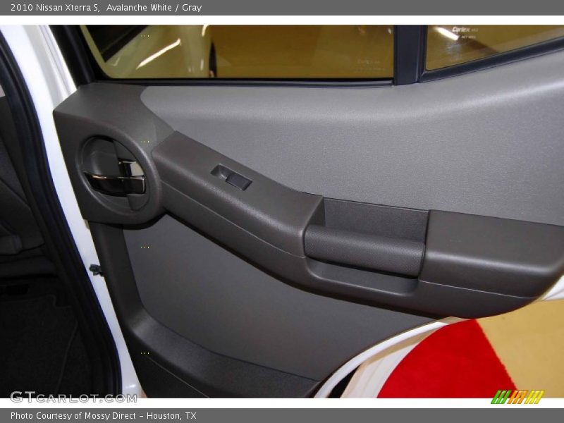 Avalanche White / Gray 2010 Nissan Xterra S