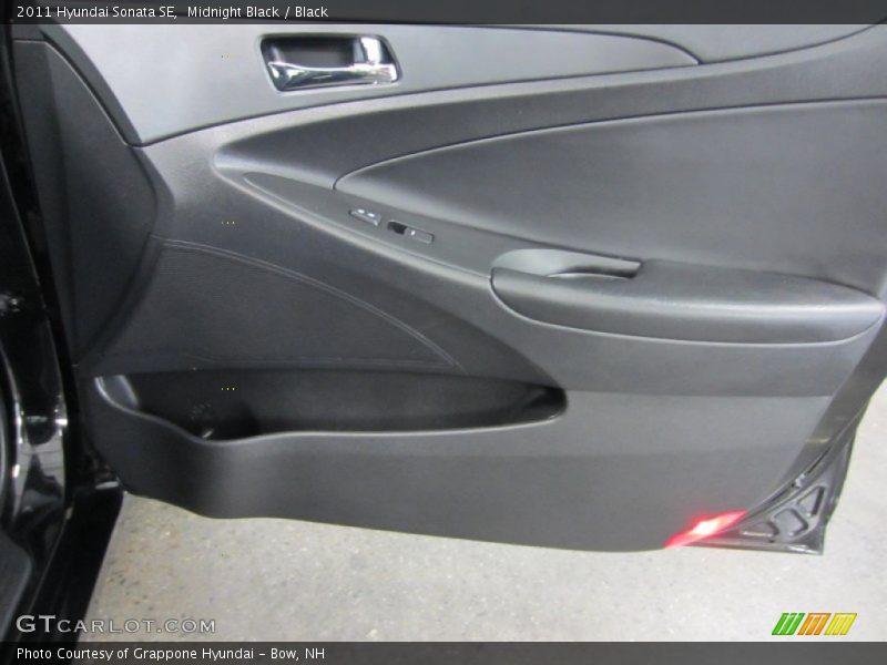 Midnight Black / Black 2011 Hyundai Sonata SE