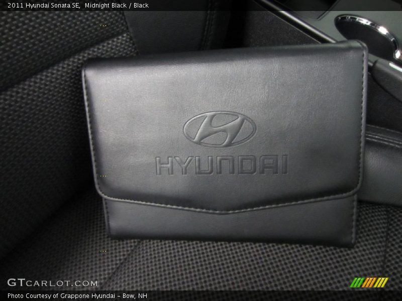Midnight Black / Black 2011 Hyundai Sonata SE