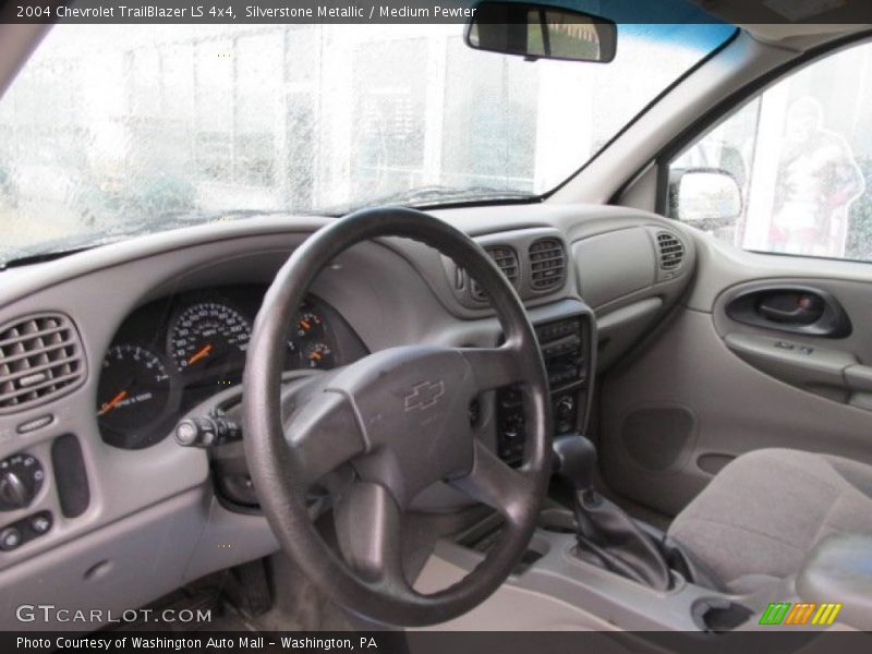 Silverstone Metallic / Medium Pewter 2004 Chevrolet TrailBlazer LS 4x4