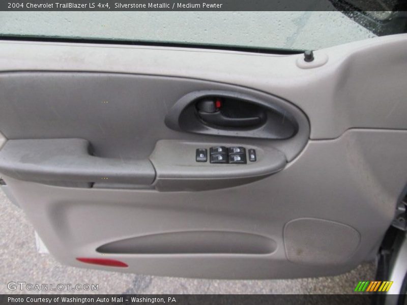 Silverstone Metallic / Medium Pewter 2004 Chevrolet TrailBlazer LS 4x4