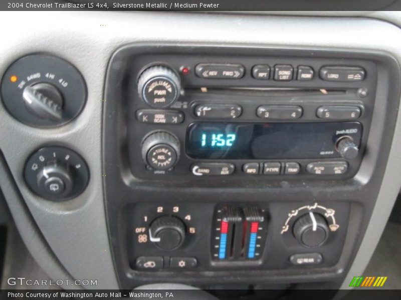 Silverstone Metallic / Medium Pewter 2004 Chevrolet TrailBlazer LS 4x4
