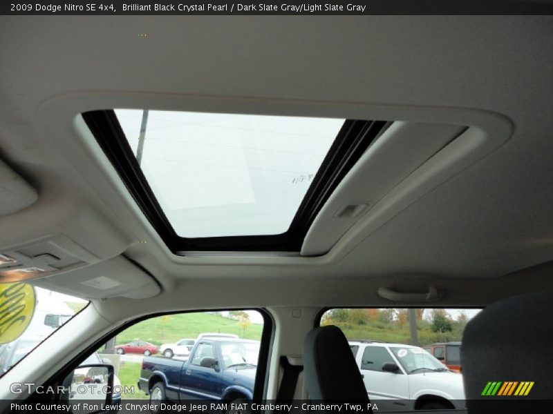Brilliant Black Crystal Pearl / Dark Slate Gray/Light Slate Gray 2009 Dodge Nitro SE 4x4