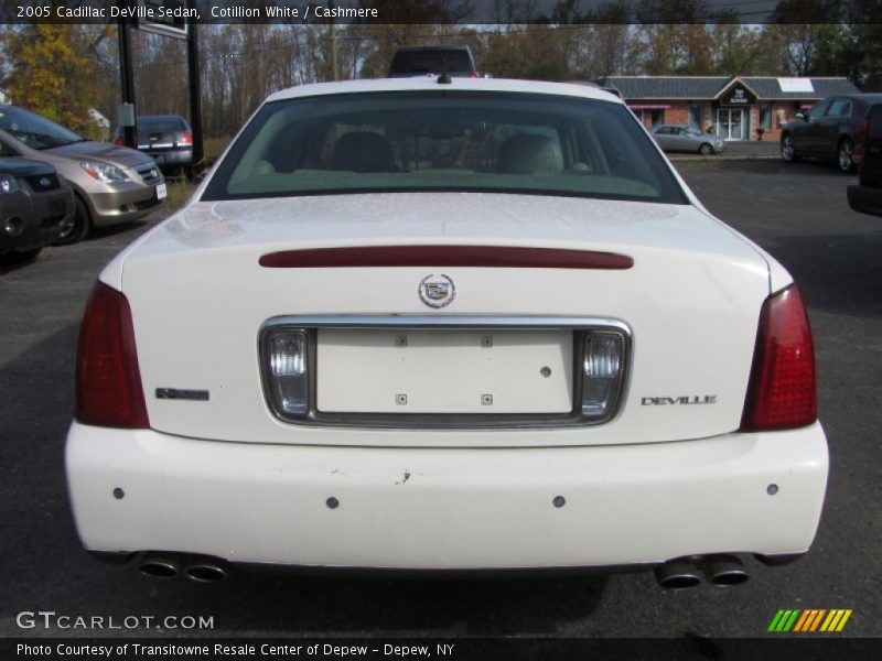 Cotillion White / Cashmere 2005 Cadillac DeVille Sedan