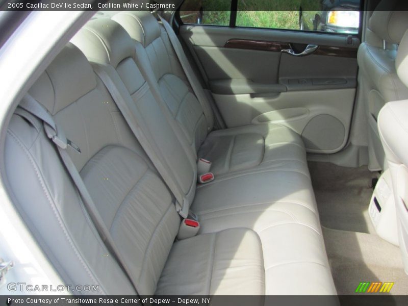 Cotillion White / Cashmere 2005 Cadillac DeVille Sedan