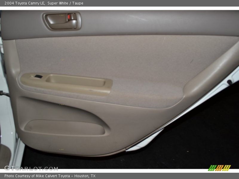 Super White / Taupe 2004 Toyota Camry LE