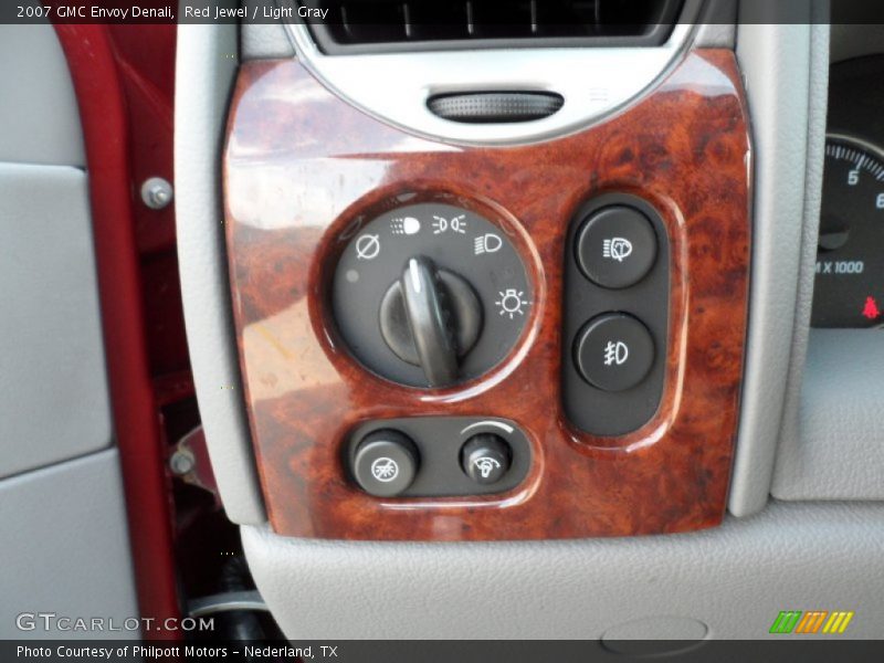 Controls of 2007 Envoy Denali