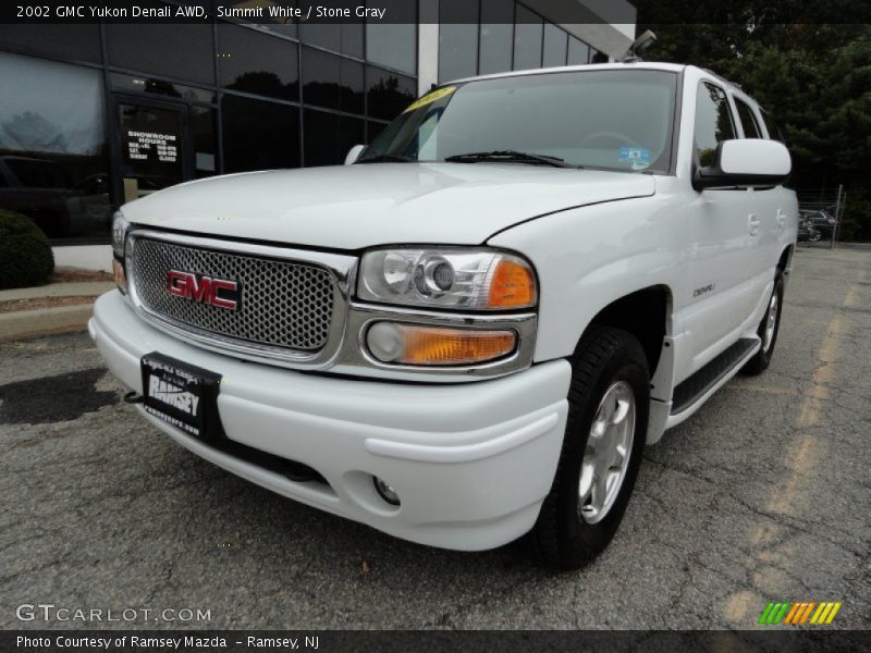 Summit White / Stone Gray 2002 GMC Yukon Denali AWD
