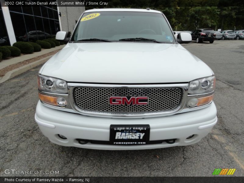 Summit White / Stone Gray 2002 GMC Yukon Denali AWD