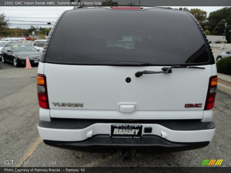 Summit White / Stone Gray 2002 GMC Yukon Denali AWD
