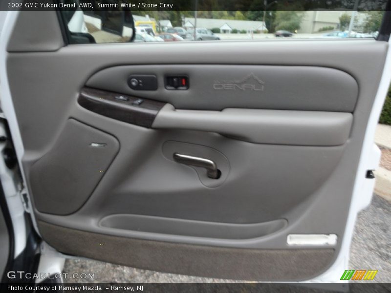 Summit White / Stone Gray 2002 GMC Yukon Denali AWD