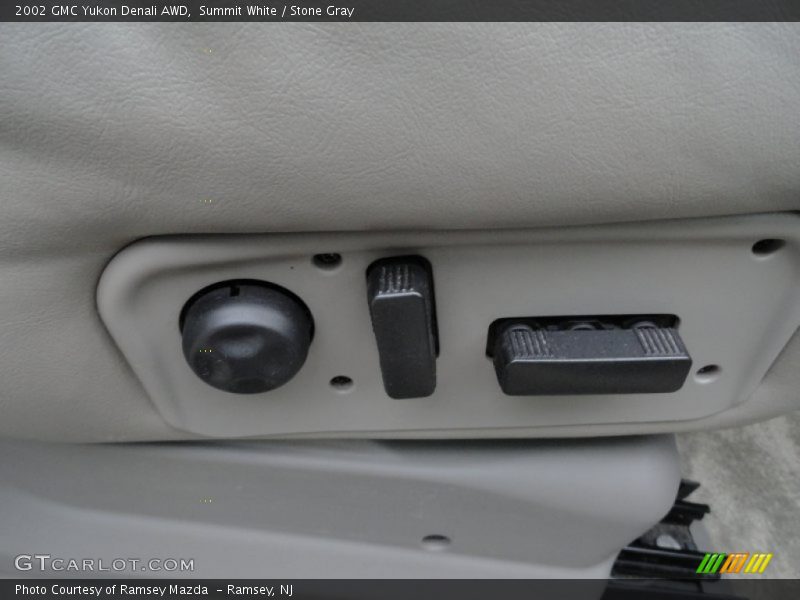 Summit White / Stone Gray 2002 GMC Yukon Denali AWD