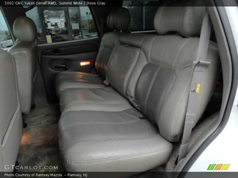 Summit White / Stone Gray 2002 GMC Yukon Denali AWD