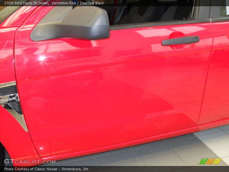 Vermillion Red / Charcoal Black 2008 Ford Focus SE Sedan