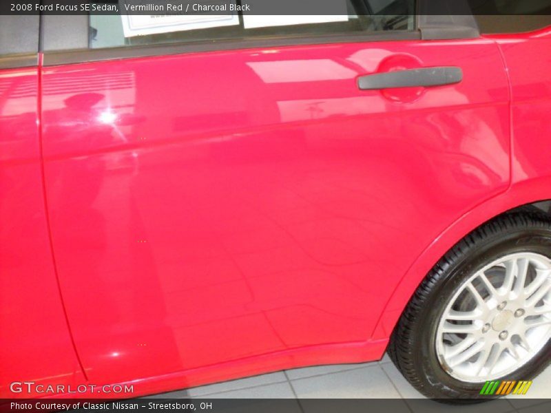 Vermillion Red / Charcoal Black 2008 Ford Focus SE Sedan