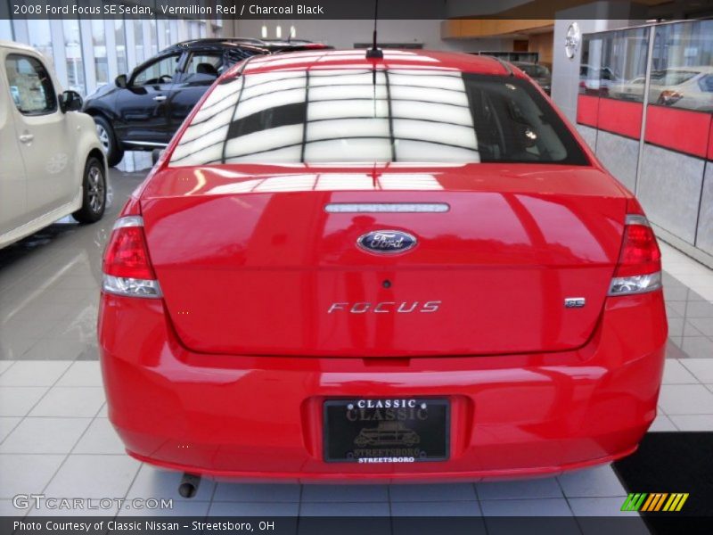 Vermillion Red / Charcoal Black 2008 Ford Focus SE Sedan