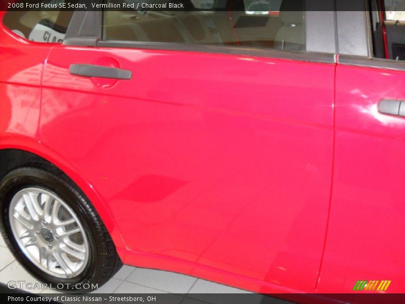 Vermillion Red / Charcoal Black 2008 Ford Focus SE Sedan