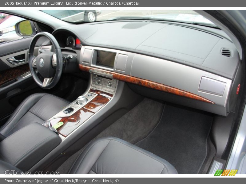 Dashboard of 2009 XF Premium Luxury