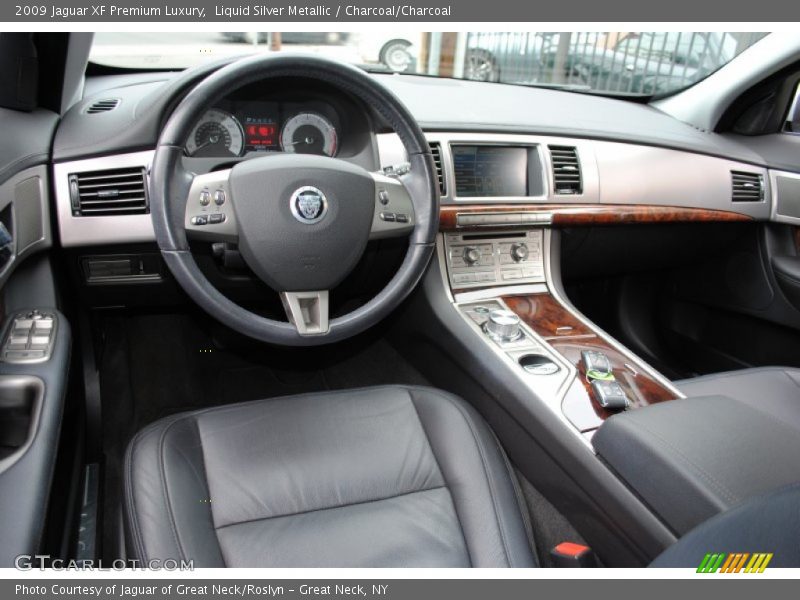 Dashboard of 2009 XF Premium Luxury