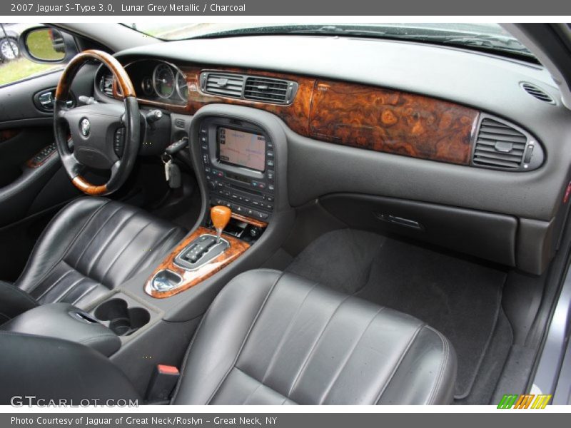 Dashboard of 2007 S-Type 3.0