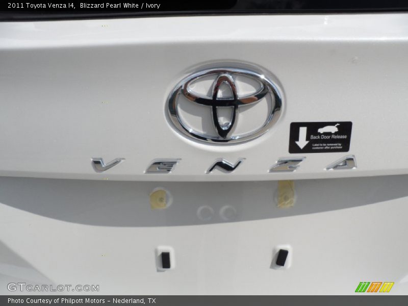 Blizzard Pearl White / Ivory 2011 Toyota Venza I4