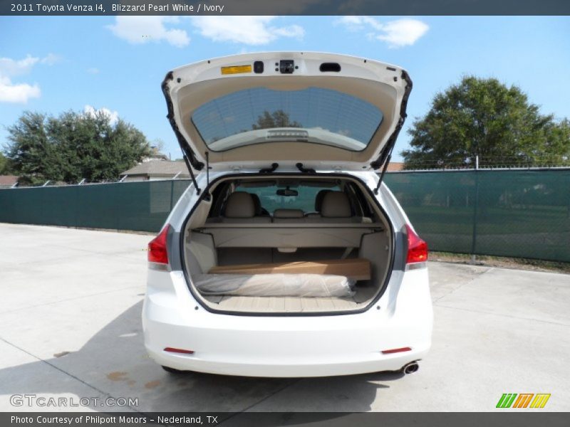 Blizzard Pearl White / Ivory 2011 Toyota Venza I4