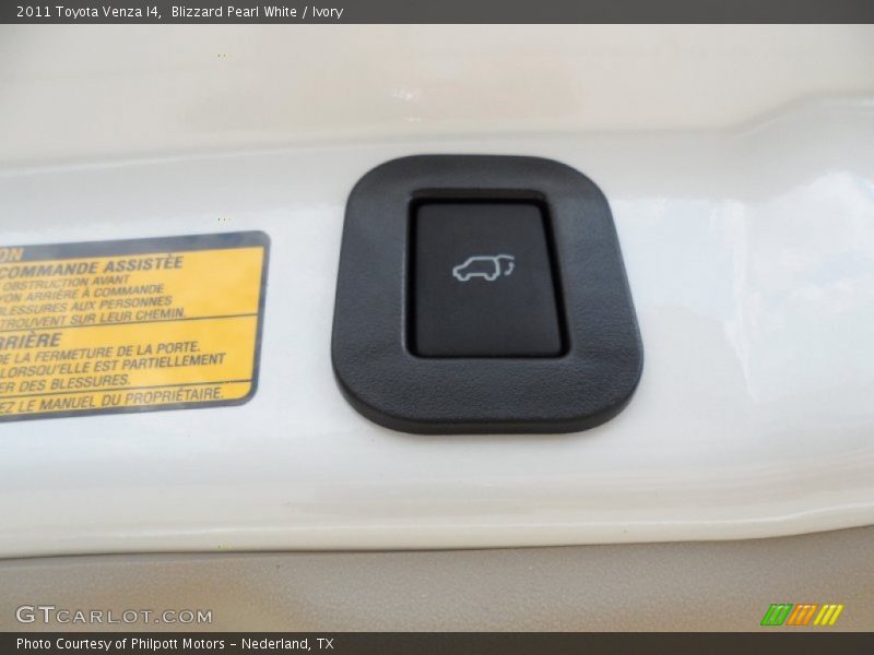 Blizzard Pearl White / Ivory 2011 Toyota Venza I4