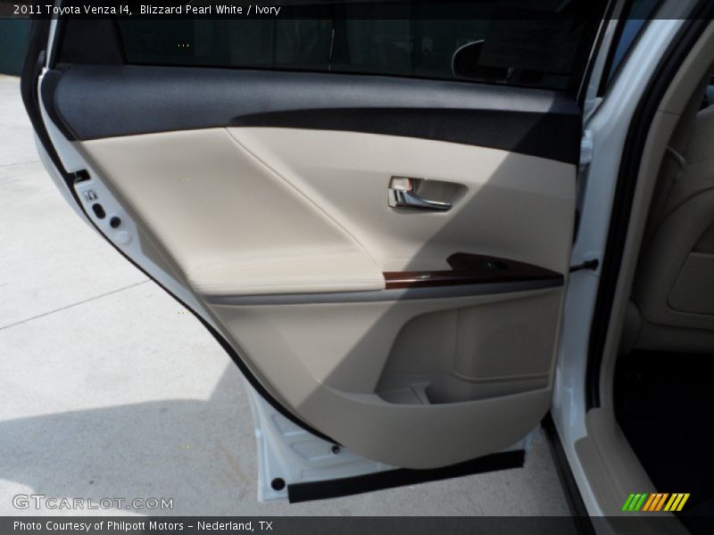 Blizzard Pearl White / Ivory 2011 Toyota Venza I4