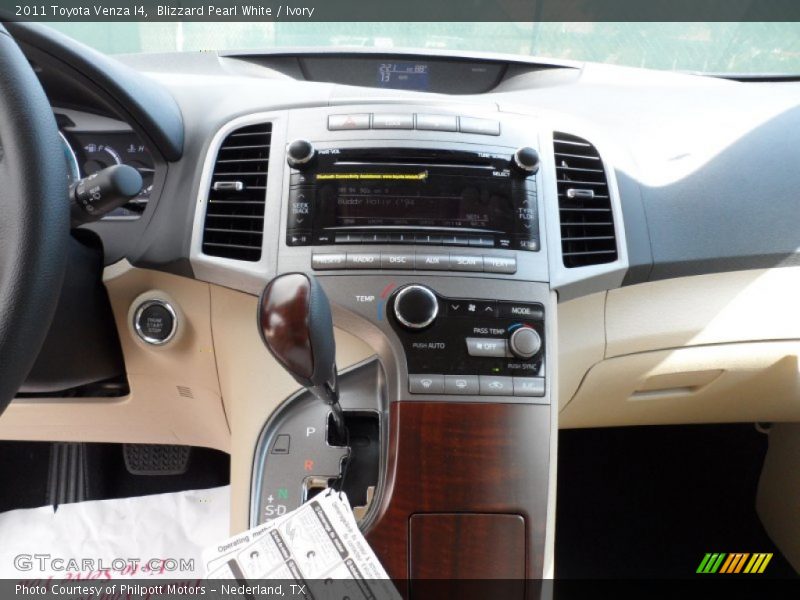 Blizzard Pearl White / Ivory 2011 Toyota Venza I4