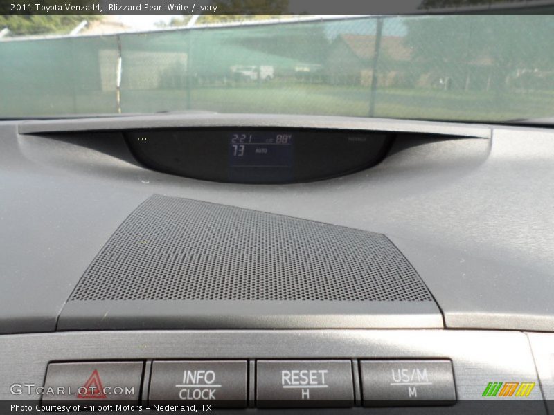 Blizzard Pearl White / Ivory 2011 Toyota Venza I4