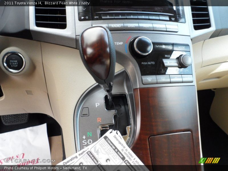Blizzard Pearl White / Ivory 2011 Toyota Venza I4